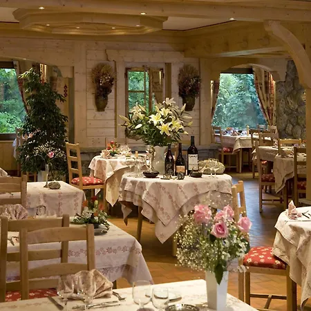 Chalet-Hôtel Neige et Roc, The Originals Relais (Hotel-Chalet de Tradition)-2
